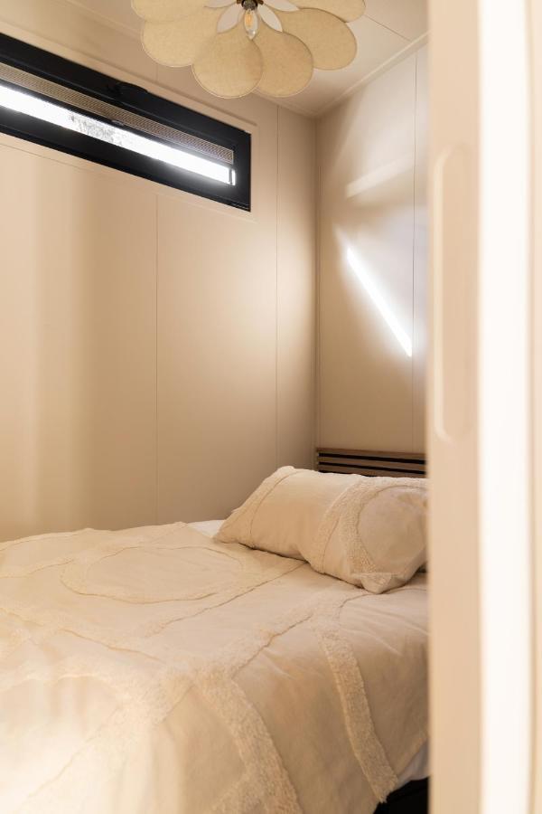 Luxe Tiny House Stec Midden Op De Veluwe In Nunspeet Vila Exterior foto